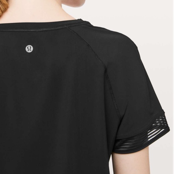 Lululemon Stripe In Stride Short Sleeve Black, size 6 - Picture 3 of 8